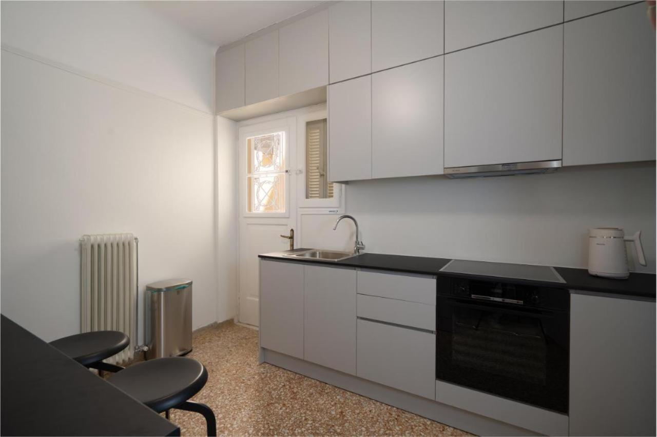 Vibrant Urban Getaway: Charming 2-Bedroom Near Bars, Parks, And Metro Афіни Екстер'єр фото