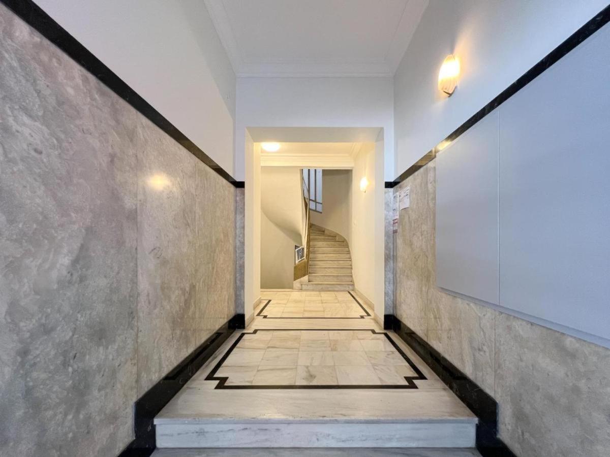 Vibrant Urban Getaway: Charming 2-Bedroom Near Bars, Parks, And Metro Афіни Екстер'єр фото